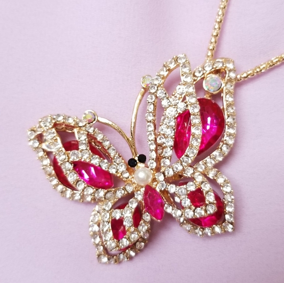 NWT- Crystal 3-D Fushia Butterfly Pendant * - Picture 3 of 11
